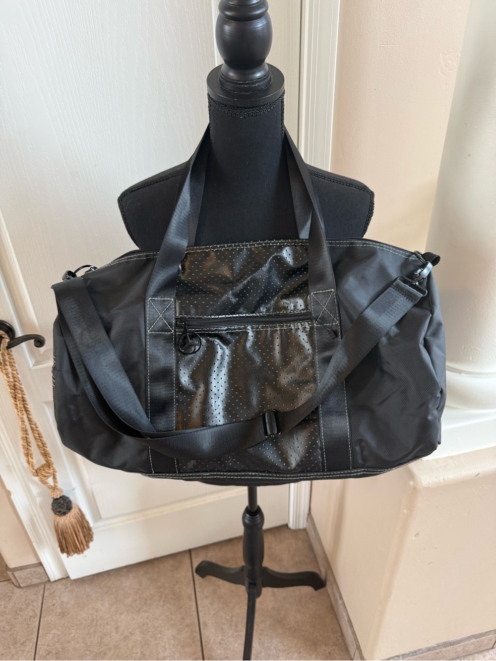 Mercedes Benz Black Men's Duffle Bag - Versatile Travel & Gym Carry New 18x12